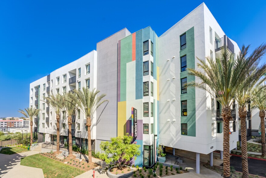 More Photos Of 4520 Alvarado Canyon Rd, San Diego Apartments For Lease