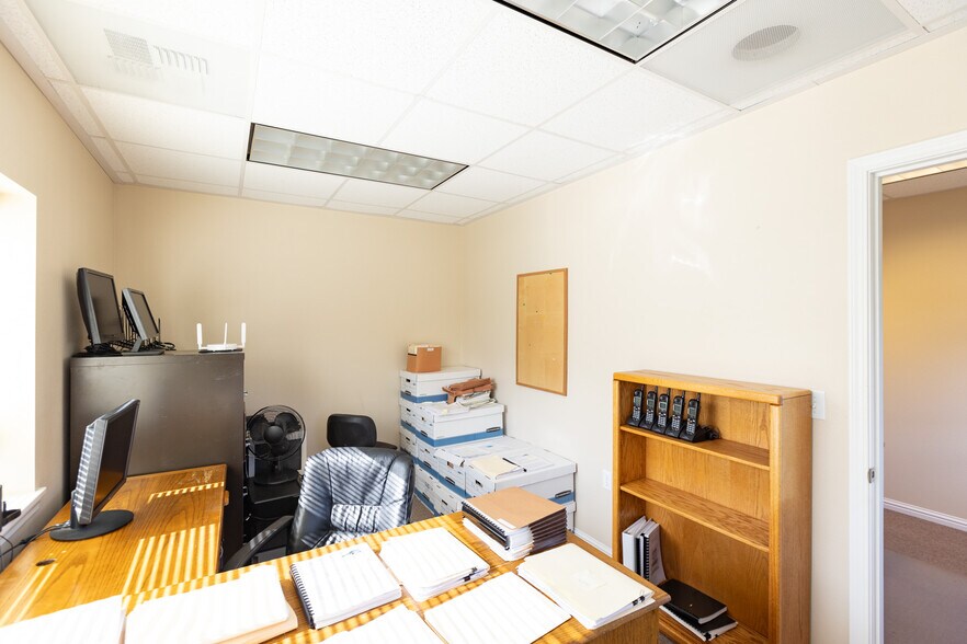 More Photos Of 200 N Wasco Ct, Hood River Warehouse For Lease