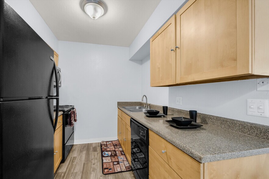 More Photos Of 8880 E Broadway Blvd, Tucson Apartments For Sale