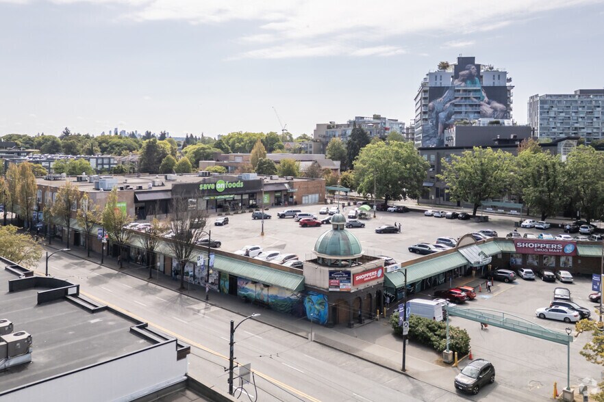 More Photos Of 370 E Broadway, Vancouver Unknown For Lease