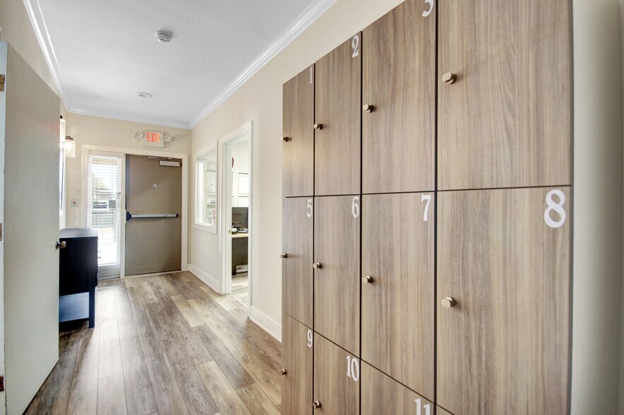 More Photos Of 4951 Jenkins Ave, North Charleston Office For Sale