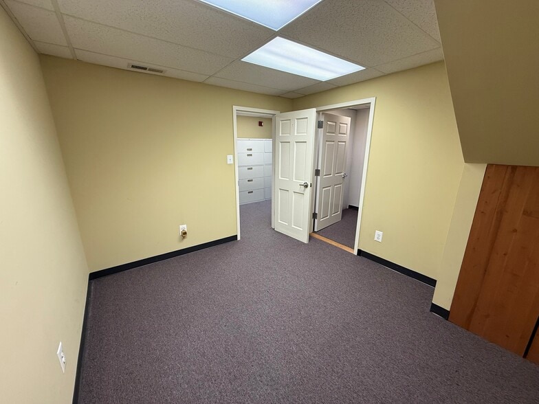 More Photos Of 11-22 Regency Plz, Glen, Glen Mills Office For Lease