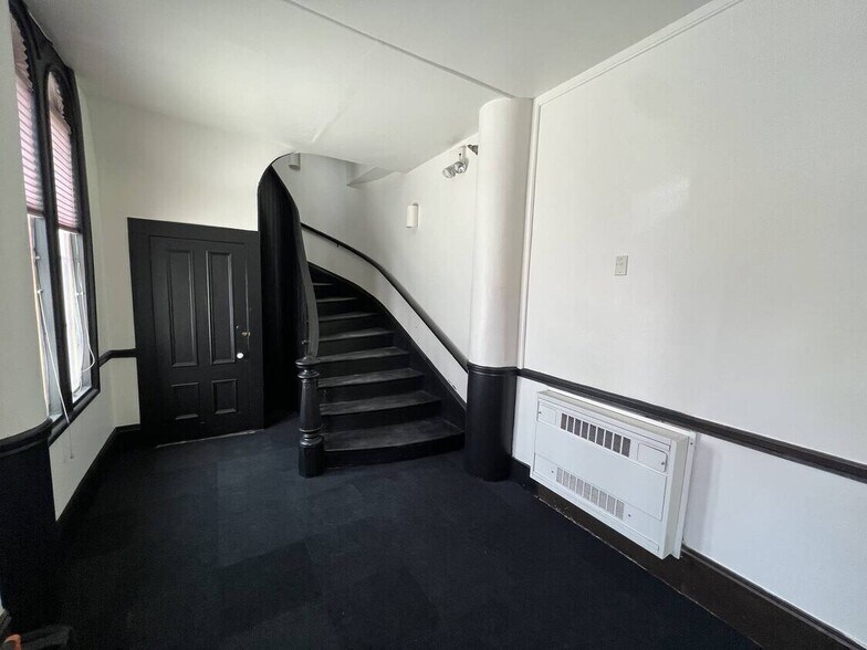 More Photos Of 45 Pearl St, Portsmouth Office For Sale