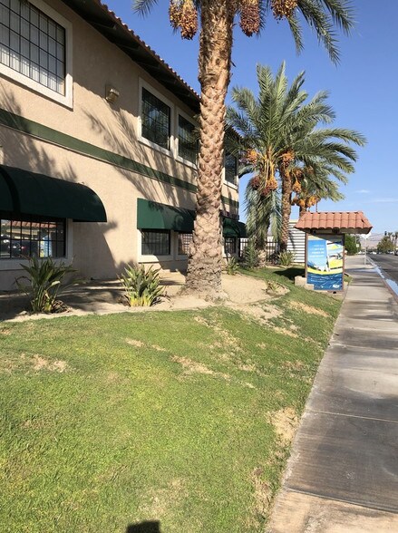 More Photos Of 81880 Dr Carreon Blvd, Indio Medical For Lease