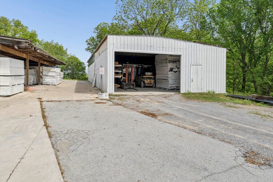 More Photos Of 3141 Highway 11 E, Telford Flex For Sale