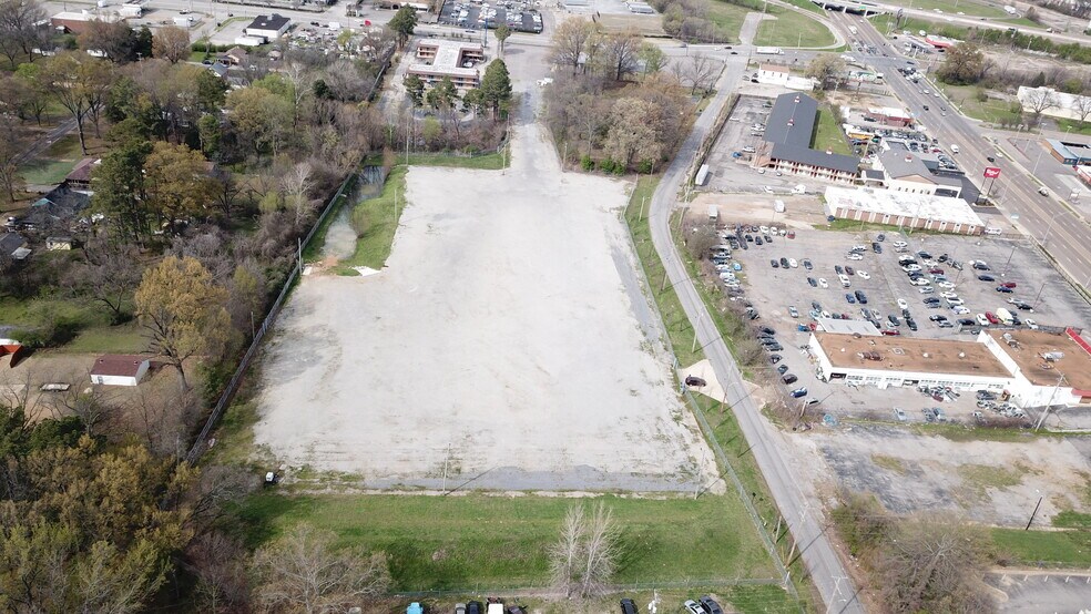 More Photos Of 1145 Brooks Rd, Memphis Mixed Retail For Sale