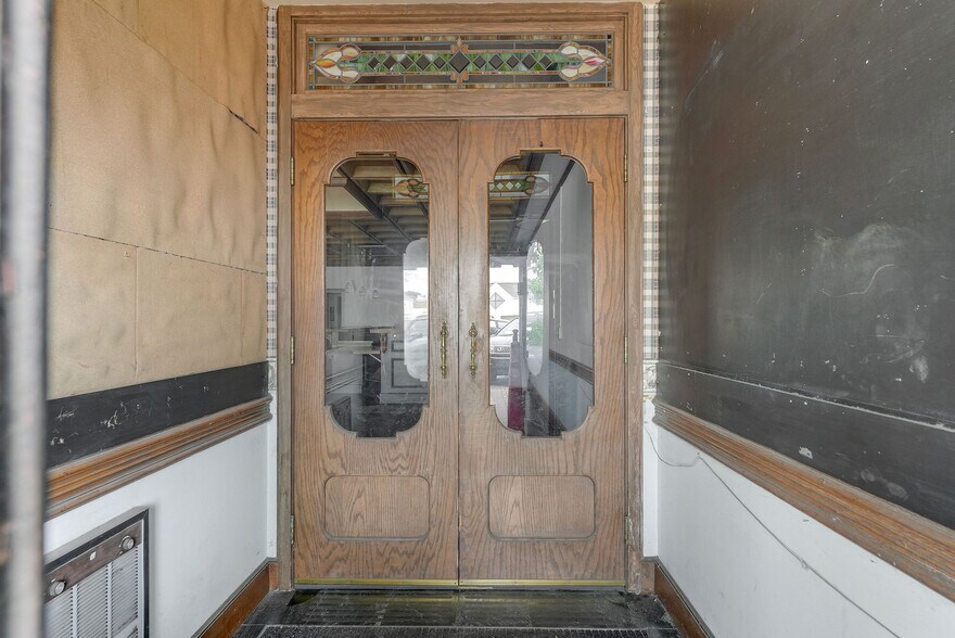 More Photos Of 154 Main St, Painesville General Retail For Lease