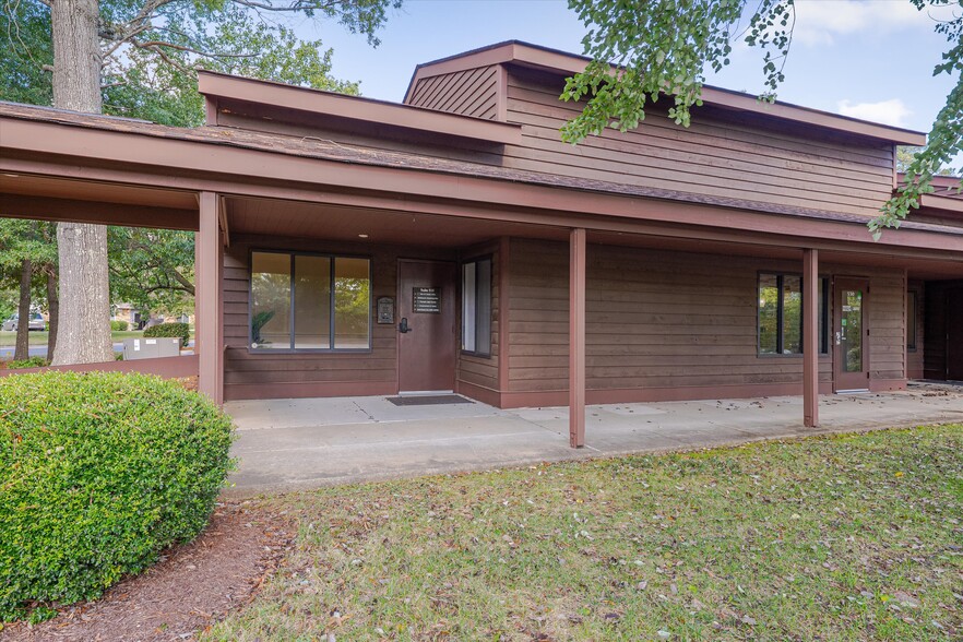 More Photos Of 1904 Front St, Durham Medical For Lease