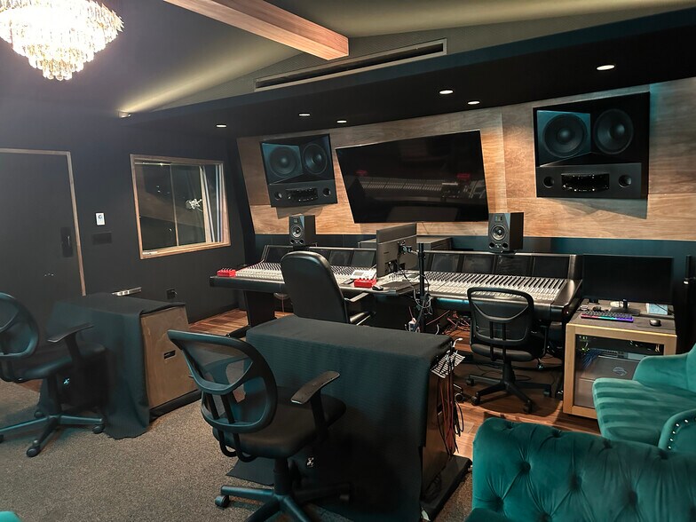 More Photos Of 5520-5522 Cahuenga Blvd, North Hollywood Freestanding For Sale