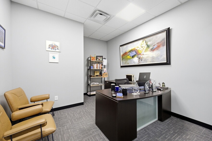 More Photos Of 326 SE Douglas St, Lees Summit Office For Sale
