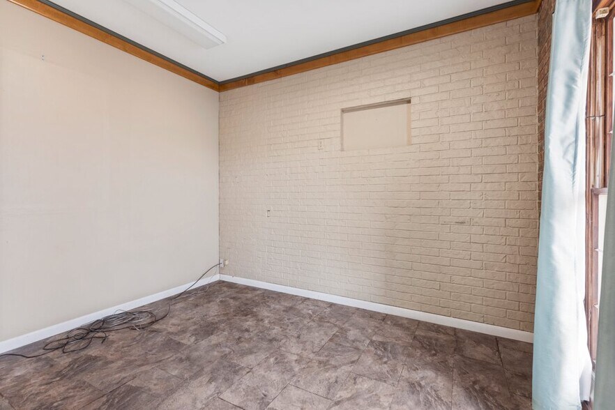 More Photos Of 622 E Prien Lake Rd, Lake Charles Light Manufacturing For Lease