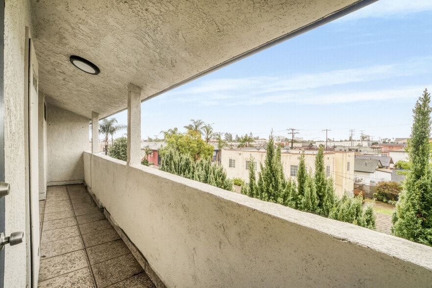 More Photos Of 751 Cerritos Ave, Long Beach Apartments For Sale