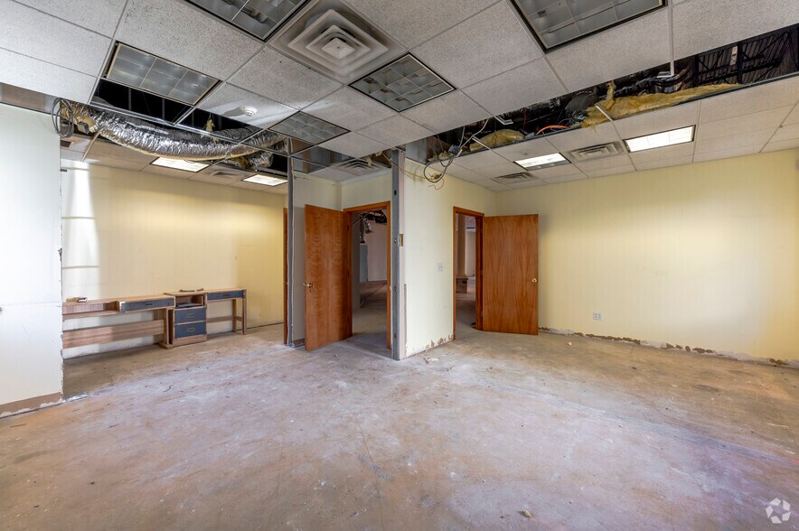 More Photos Of 225 Main St, Norwalk Manufacturing For Sale
