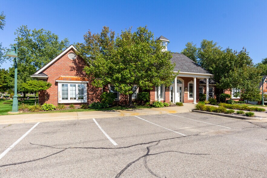 More Photos Of 208 W Highland Rd, Highland Medical For Sale