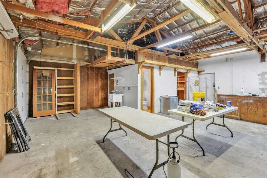 More Photos Of 3701 W G St, Bremerton Service For Sale