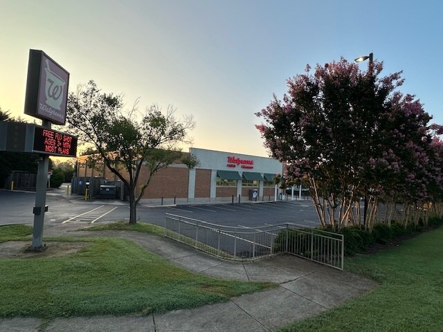More Photos Of 801 Mebane Oaks Rd, Mebane Drugstore For Sale