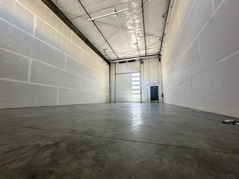 More Photos Of 13833 E Briarwood Ave, Centennial Light Distribution For Lease