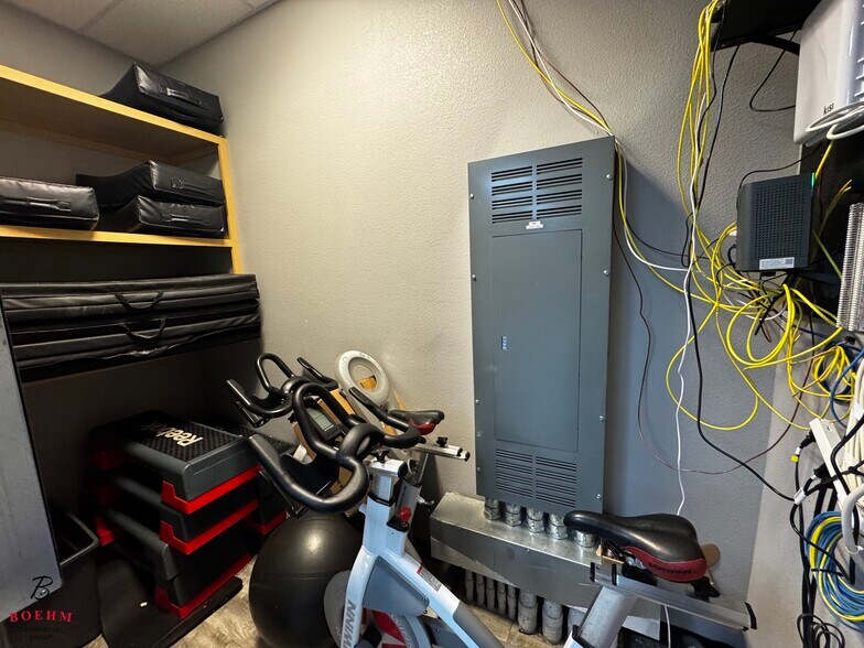 More Photos Of 1405 Sidney Baker St, Kerrville Office For Lease