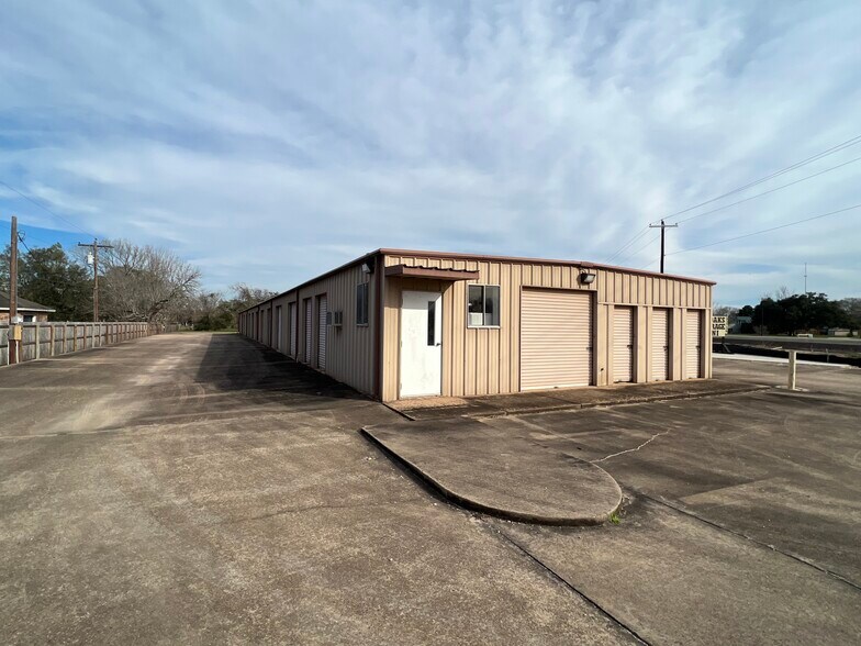 More Photos Of 20738 TX-36, Brazoria Self Storage For Sale