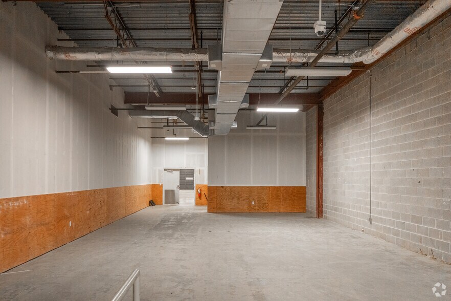 More Photos Of 2201 S Interstate 35 E, Denton Storefront For Lease