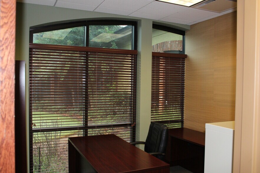 More Photos Of 602 Crescent Pl, Ridgeland Office For Lease