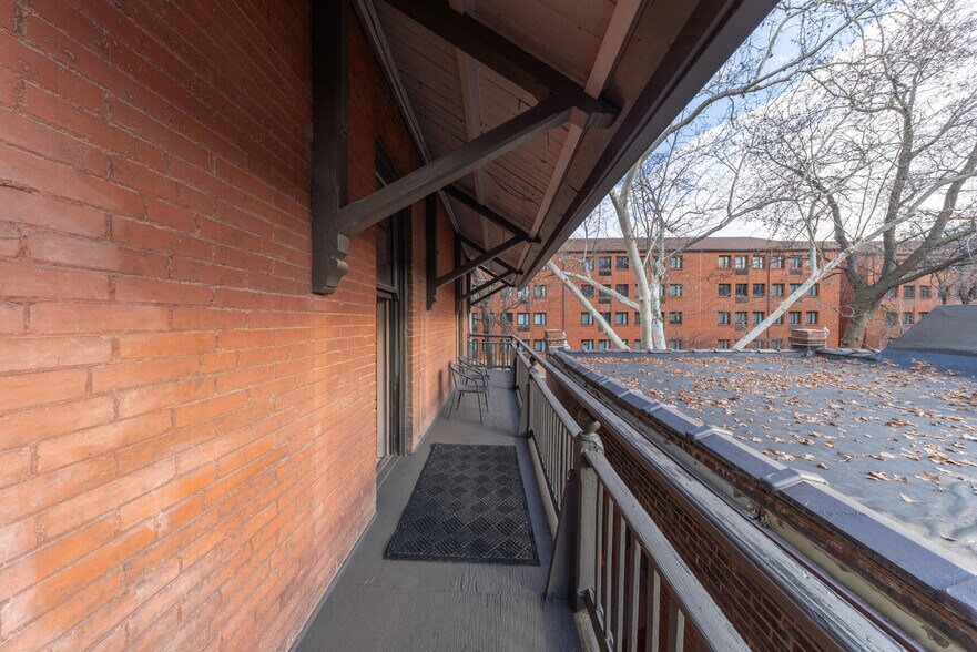 More Photos Of 5 S Newstead Ave, Saint Louis Office For Sale