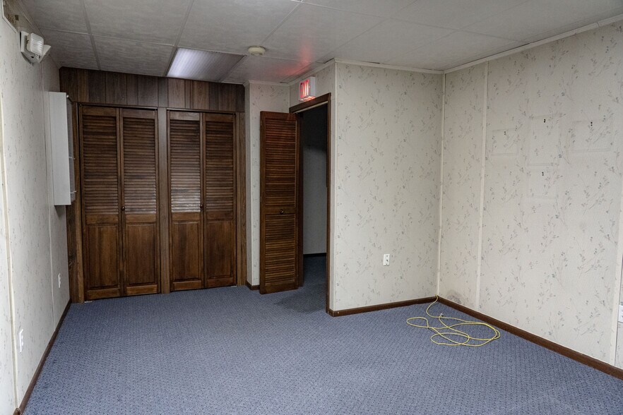 More Photos Of 218 Center Rd, Monroeville Freestanding For Lease