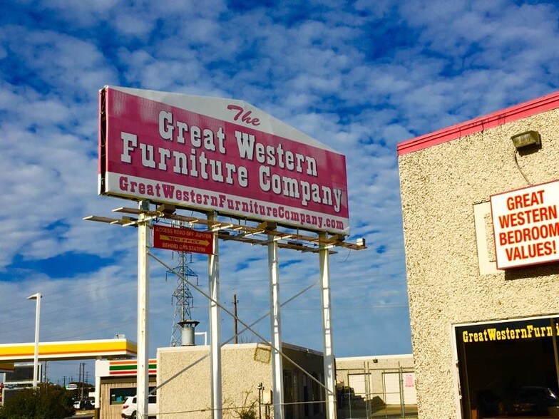 More Photos Of 11413 LBJ Fwy, Garland Showroom For Lease