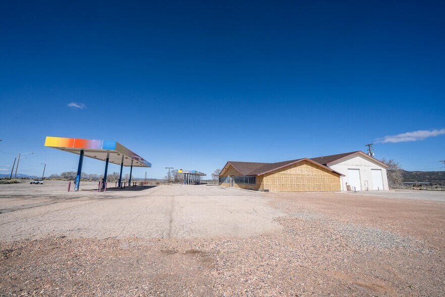 More Photos Of 225 N Highway 91, Summit Service For Lease