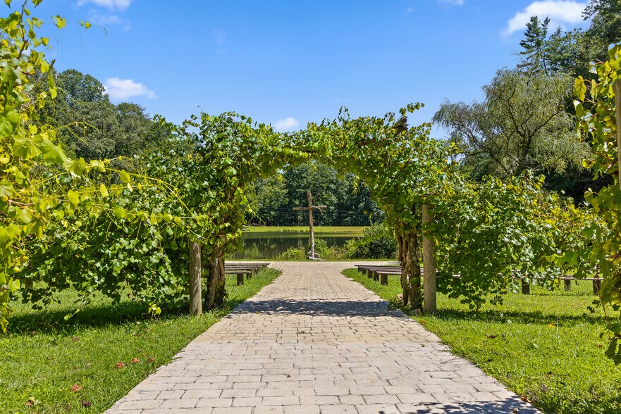 More Photos Of 340 Willow Creek Dr, Blue Ridge Hotel For Sale