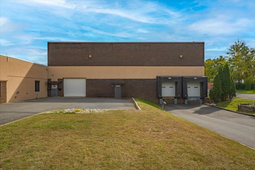 Primary Photo Of 1 American Way, Spotswood Manufacturing For Lease