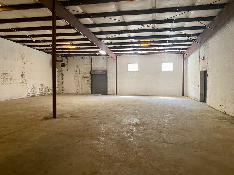 More Photos Of 418 W Peace St, Raleigh Warehouse For Lease