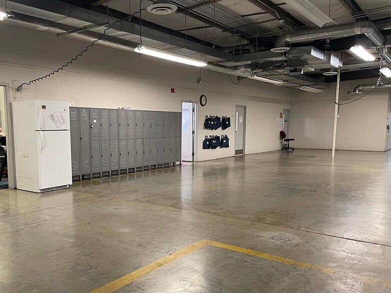 More Photos Of 498 Industrial Dr, Bristol Warehouse For Sale