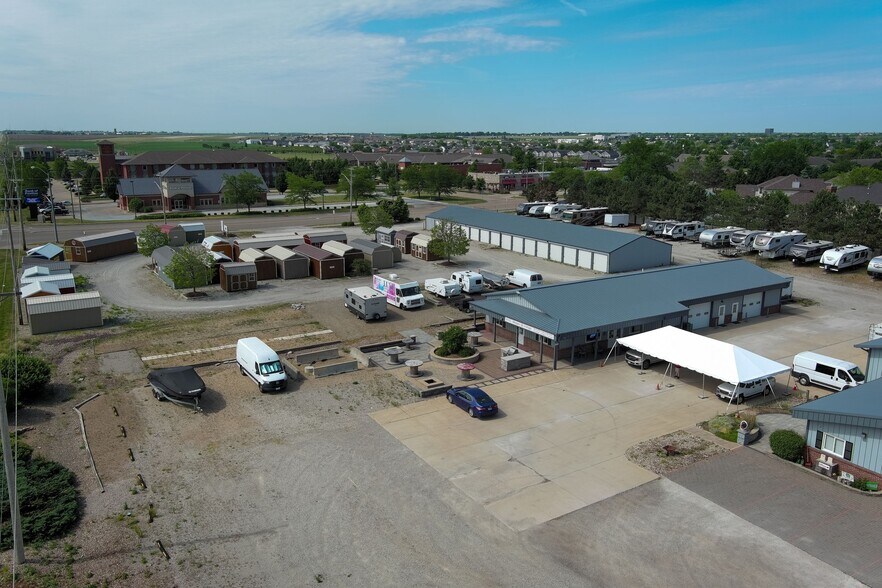 More Photos Of 1804 N Towanda Barnes Rd, Bloomington Garden Center For Sale