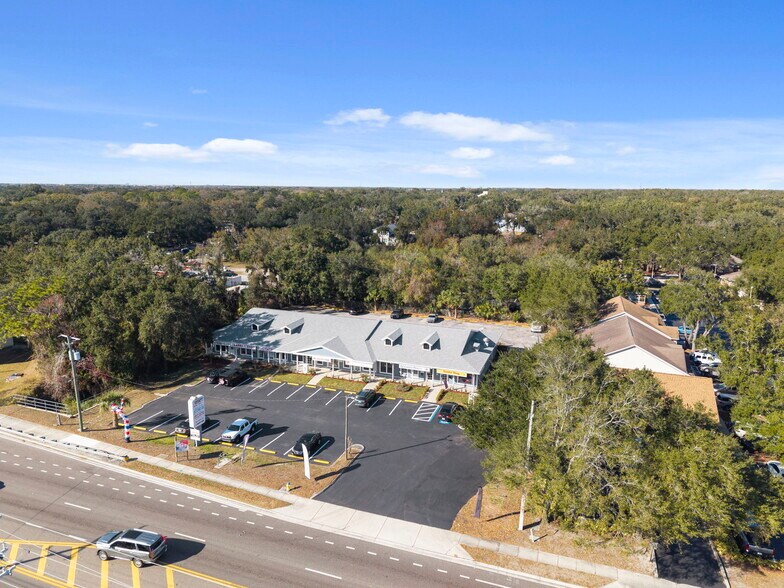 More Photos Of 104-118 E Bloomingdale Ave, Brandon Storefront Retail Office For Lease