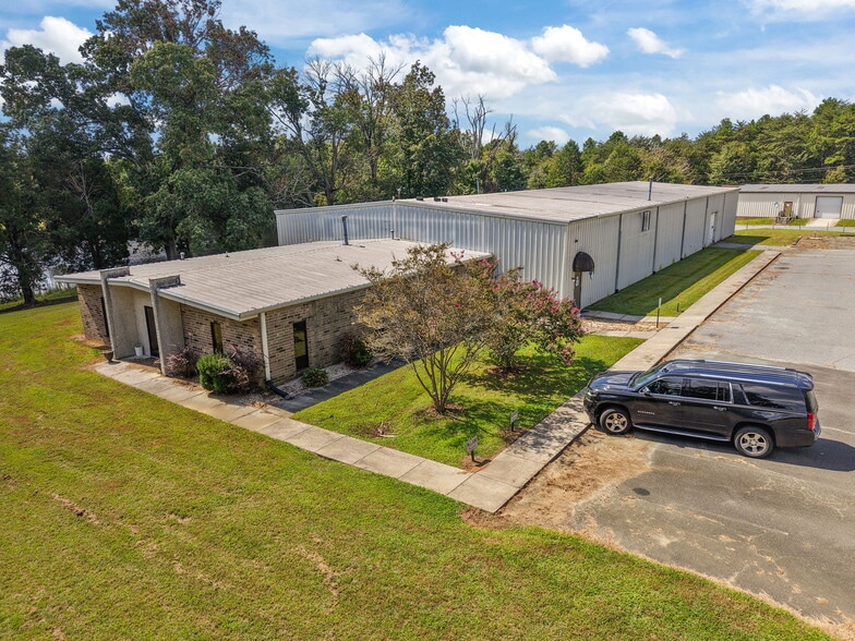 More Photos Of 2245 A Air Park Dr, Burlington Warehouse For Lease