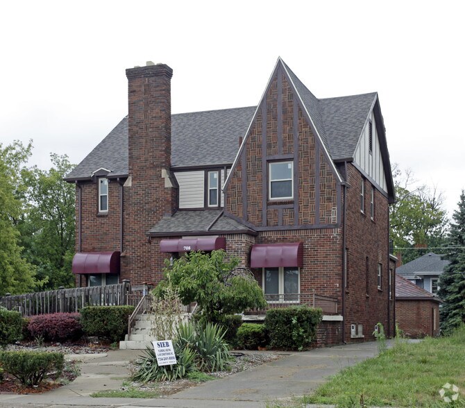 More Photos Of 708 S Monroe St, Monroe Office For Lease