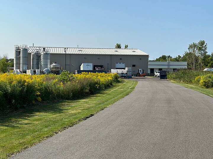 More Photos Of 6351 Inducon Dr E, Sanborn Warehouse For Lease