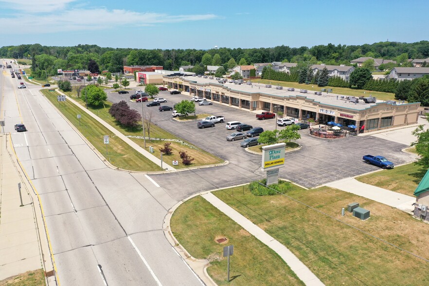 Primary Photo Of 1024-1060 E Commerce Blvd, Slinger Unknown For Lease