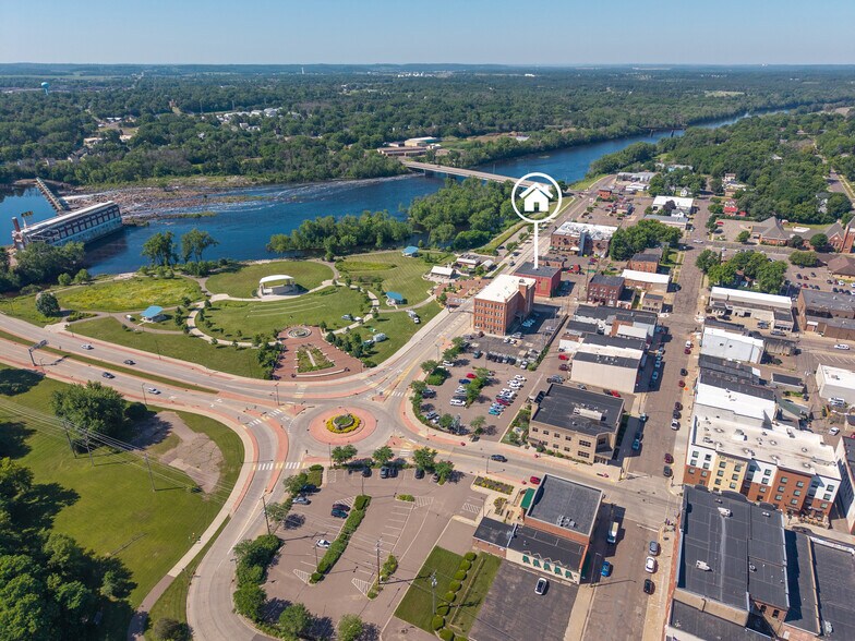More Photos Of 2 Bay St, Chippewa Falls Storefront Retail Office For Sale