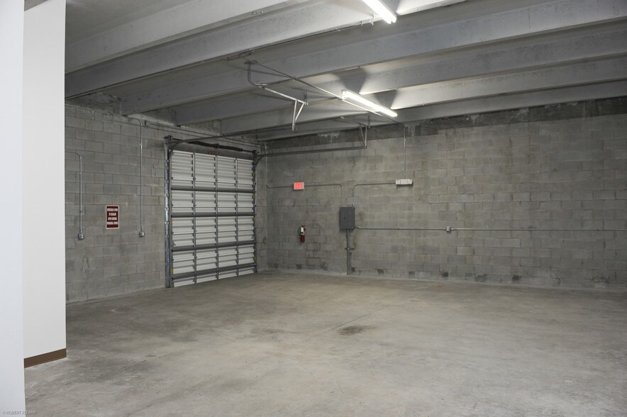 More Photos Of 9802 NW 80th Ave, Hialeah Warehouse For Lease