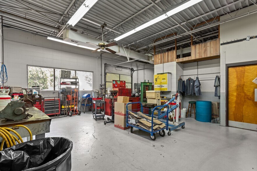 More Photos Of 6425 Glenwood Ave, Raleigh Auto Repair For Sale