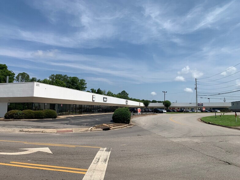 More Photos Of 1031-1035 Putman Dr, Huntsville Flex For Lease
