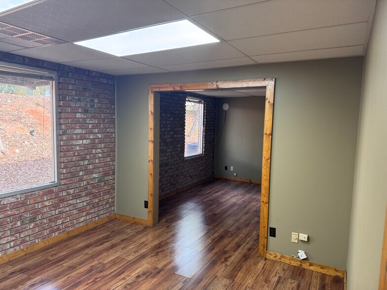 More Photos Of 1761 McCoba Dr SE, Smyrna Warehouse For Lease