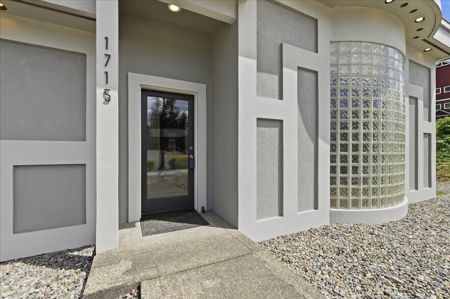More Photos Of 1715 Meridian Ave E, Puyallup Medical For Lease
