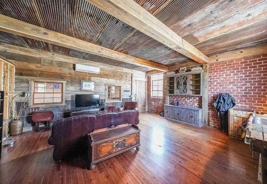 More Photos Of 250 Cleveland St, Locust Grove Industrial For Sale