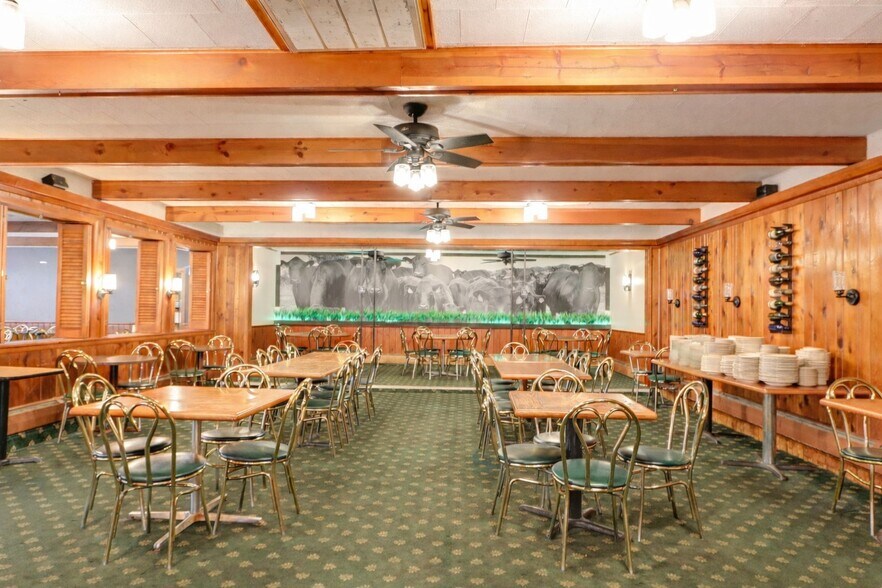 More Photos Of 369 Waterloo Geneva Rd, Waterloo Town Restaurant For Sale