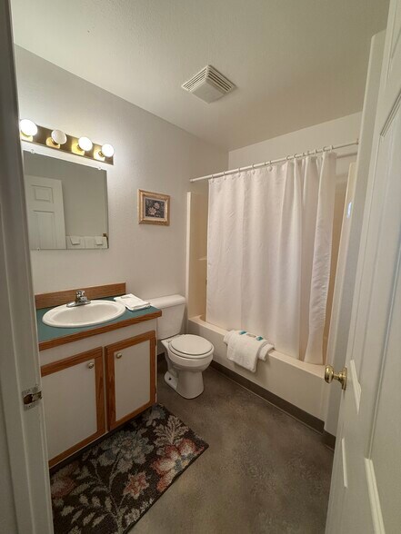 More Photos Of 51815 Kenai Spur Hwy, Kenai General Retail For Sale