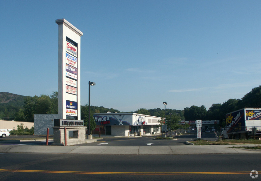 Primary Photo Of 311 W Main St, Meriden Unknown For Lease