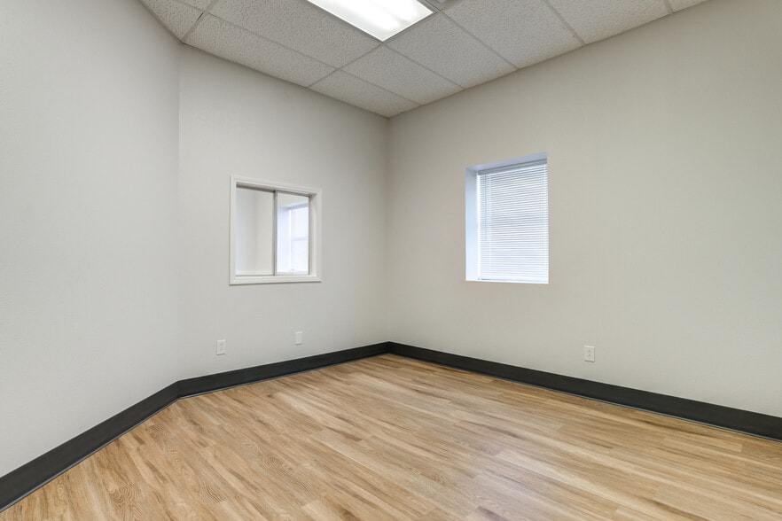 More Photos Of 510 Valencia Ave, Lubbock Warehouse For Sale